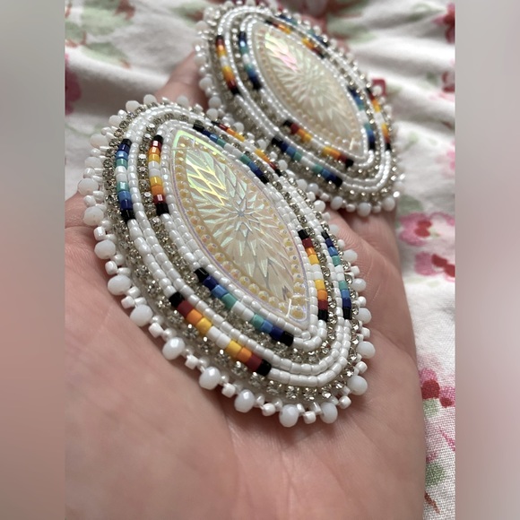 Gorgeous Indigenous made beaded auntie earrings 💛 ❤️ 🖤 - Picture 2 of 6